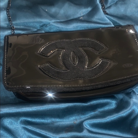 Chanel Patent Leather Black Clutch CC Logo Beaute New VIP GIFT W/purchase - Picture 1 of 9